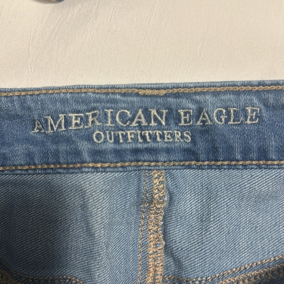 Soft and Baggy American Eagle Light Wash Shorts Sz 8. - Picture 2 of 5
